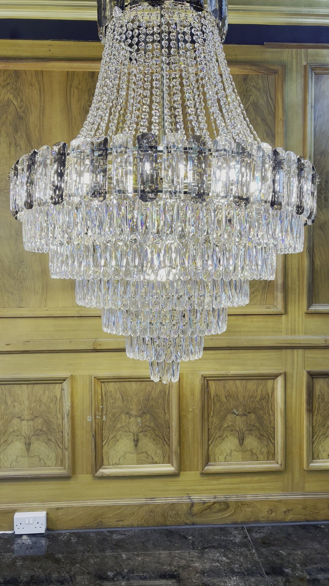 Orland Grand Chandelier